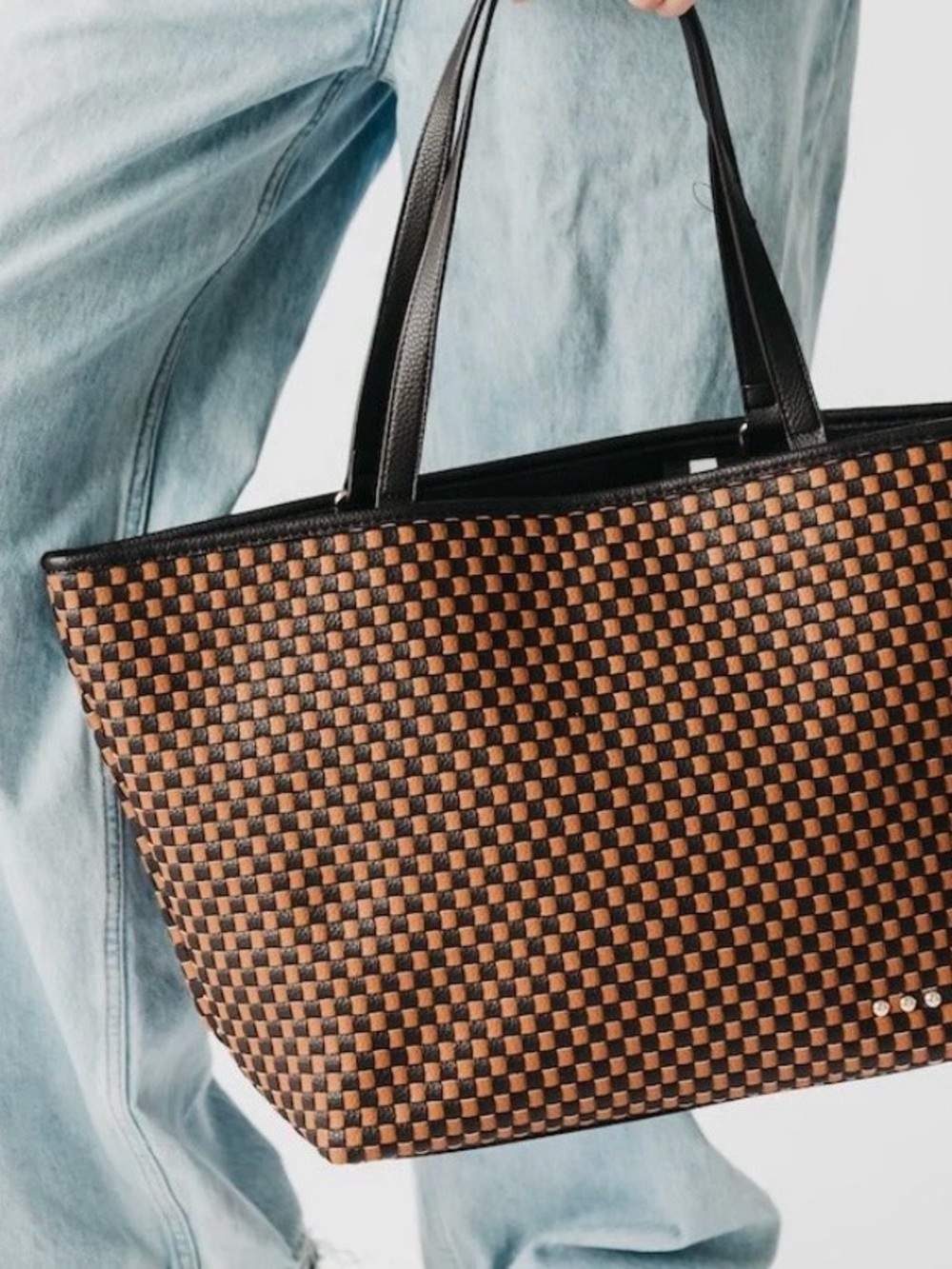 Pretty Simple Me Woven Tiffany Organizer Checkered Tote Bag in Black and Brown - Picture 4 of 7